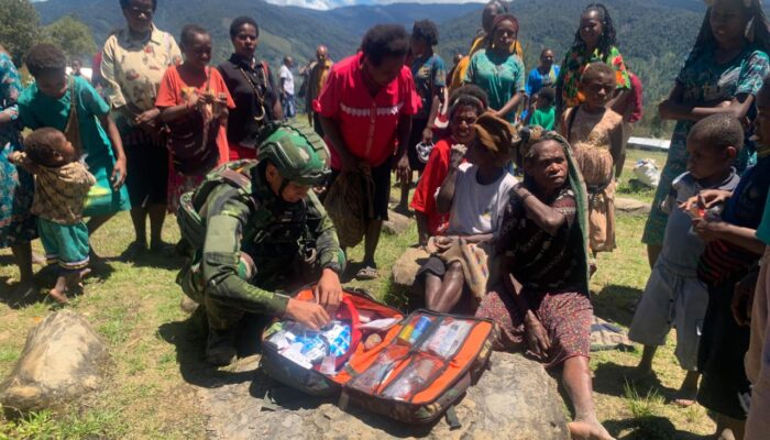 Satgas TNI Yonif 113 Cek Kesehatan Masyarakat Papua