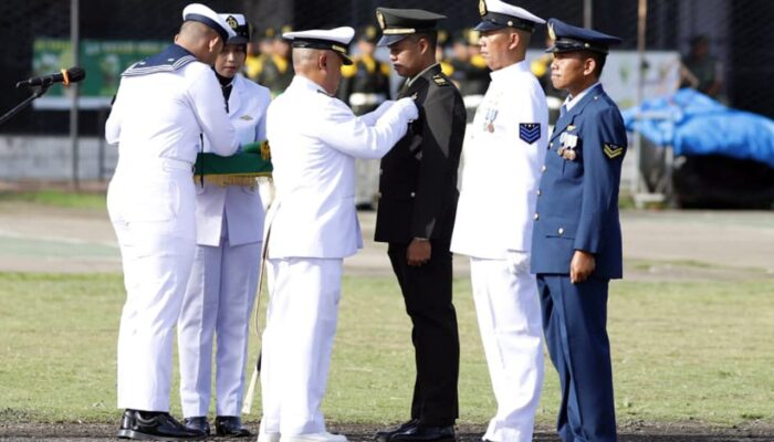 Special HUT ke-80 TNI, Tiga Prajurit Terima Kehormatan Negara