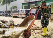 TNI Bersihkan Lumpur dan Material Sisa Banjir RSUD Kota Langsa