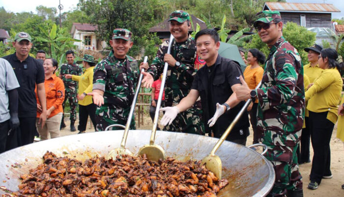 Bobon Ajak TNI Masak Besar di Pengungsi Tapanuli Utara