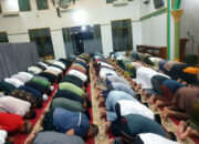 Shaf Sholat Tarawih Malam Kedua di Masjid Al-Fitrah Bertahan