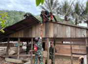 TNI Bantu Warga Terdampak Bencana Banjir Longsor di Gayo Lues